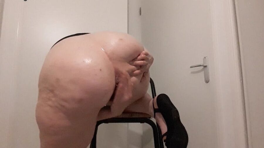 Oiled Boobs and Ass Worship