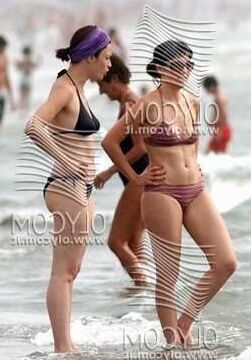 Carmen Consoli in bikini a Forte dei Marmi
