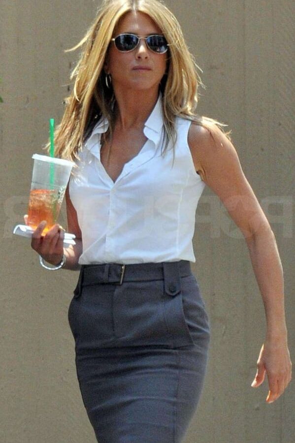 jennifer aniston out and about