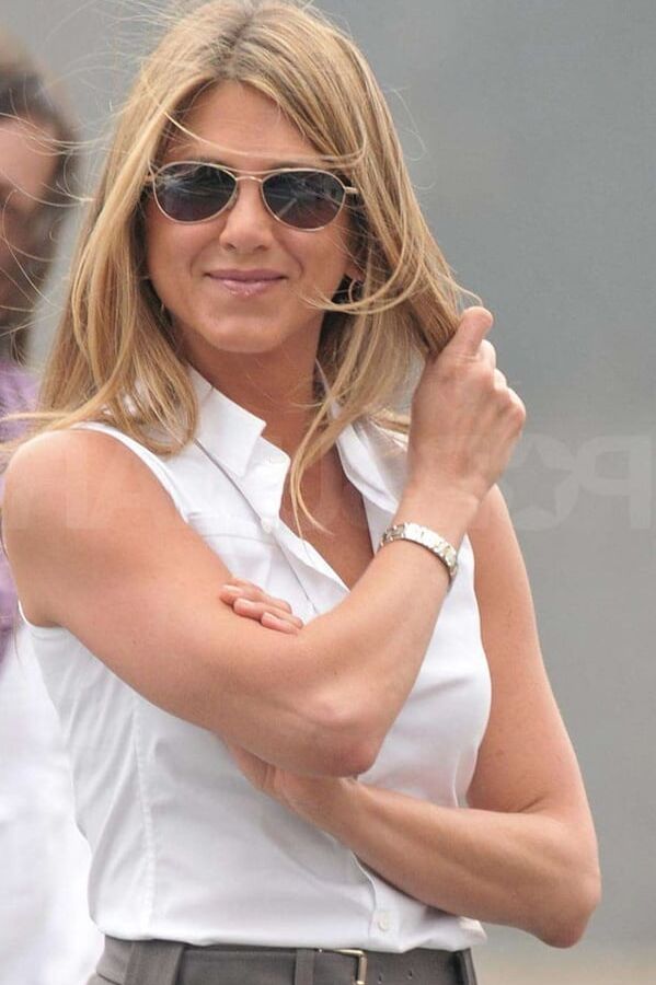 jennifer aniston out and about