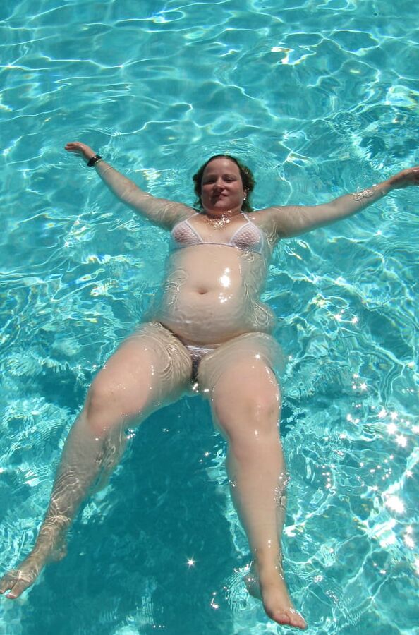 Fat girls like the pool too