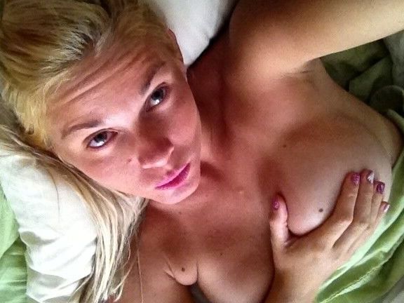 Big Fake Tits On Sexy Sexting MILF