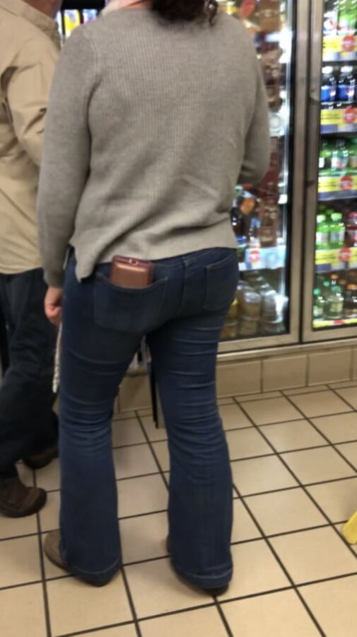 Southern MILF in Jeans