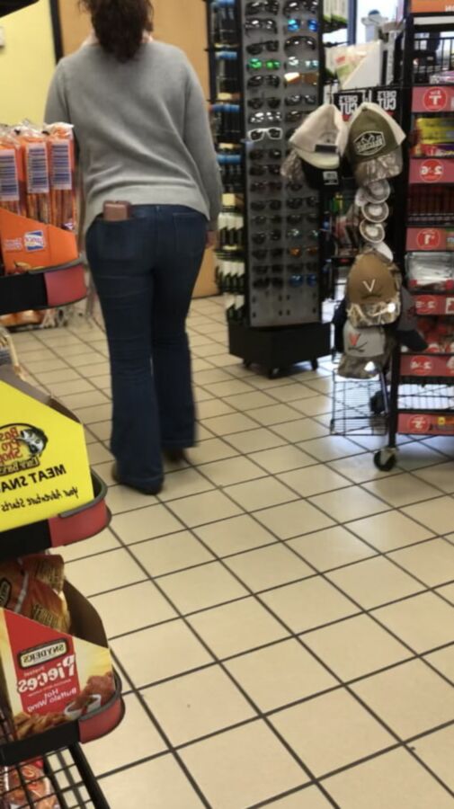 Southern MILF in Jeans