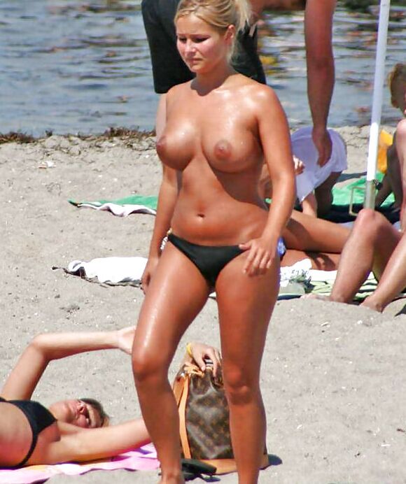 Girls Topless Marseille Beach