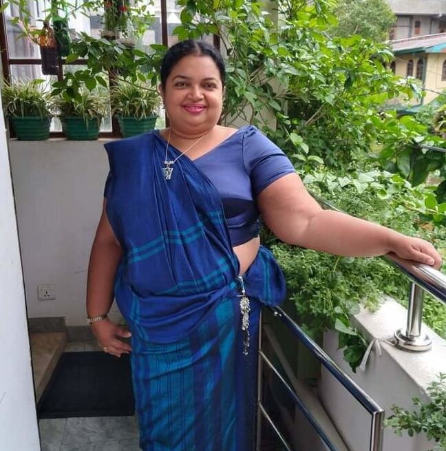 Sinhala sudu aunty