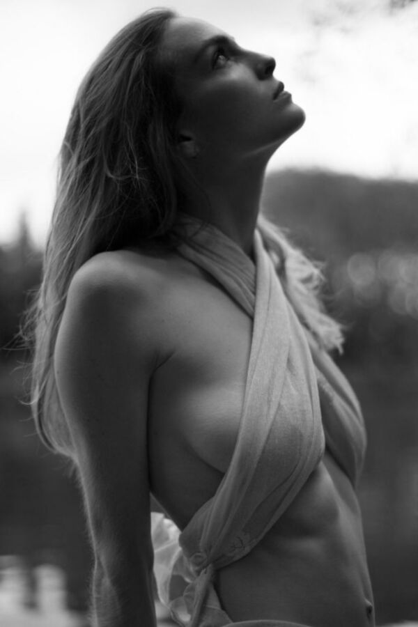 Adele Simphal topless photoshot feb