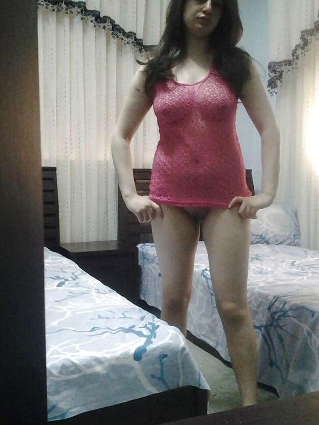 Indian hot girl Hotel room pic