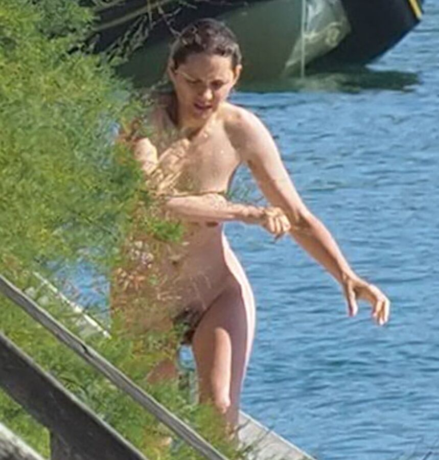 Marion Cotillard Nudist CMNF