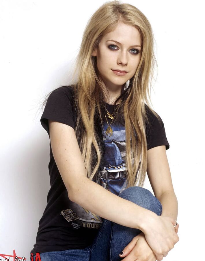 Avril Lavigne Is Your Nev Girlfriend Nudedworld