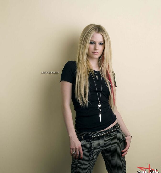 Avril Lavigne is your nev girlfriend