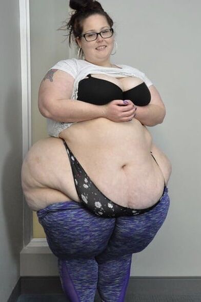 Mega Pear SSBBW Scarlett Unreal Ass Hips Belly Pawg Goddess