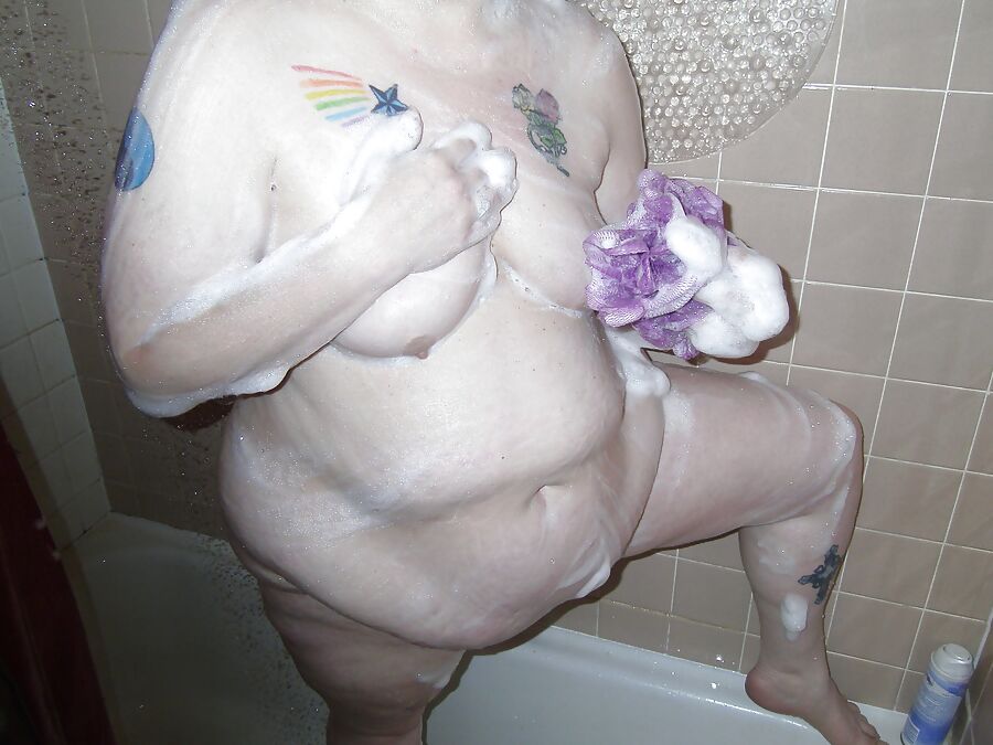 Arielle Kebbel private shower pics nov