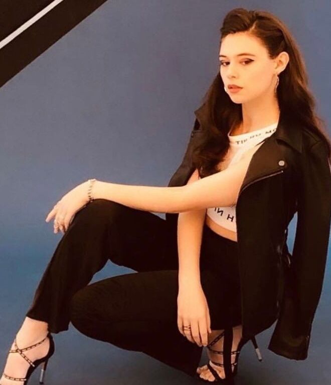 Nicole Maines adorable thing!