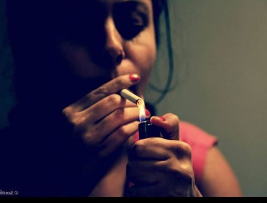 INDIANS DESIS SMOKING