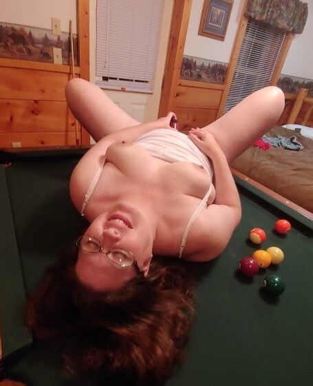 more sexy ladies at the playin pool table