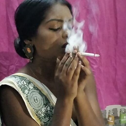 INDIANS DESIS SMOKING
