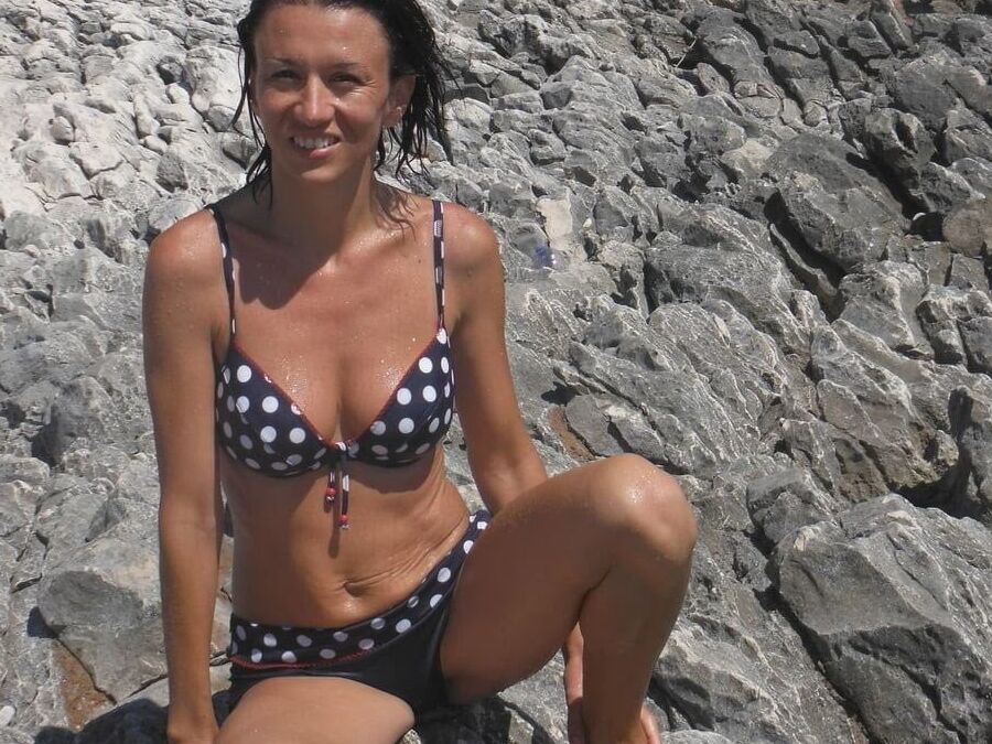 Sexy amateur slim brunette MILF wife from Czech