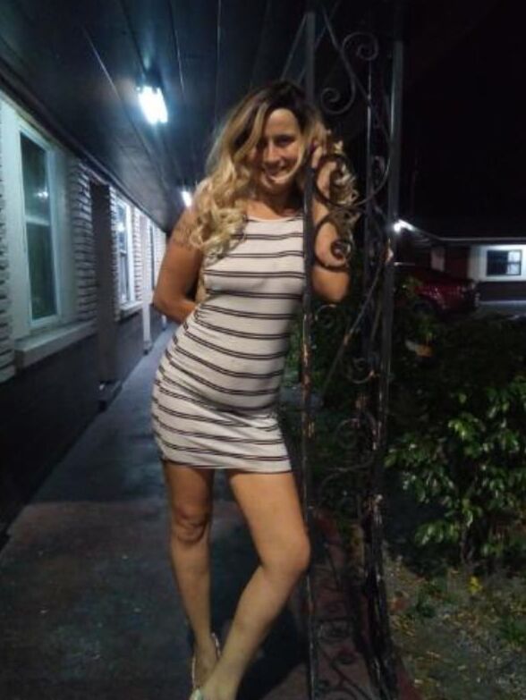 Nut in this FL motel bar whore