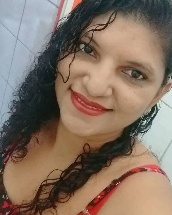 Cuban Milf made selfies for you to empty your cum