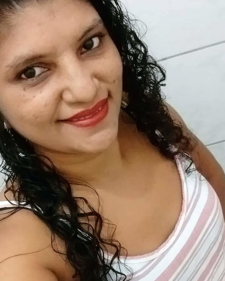 Cuban Milf made selfies for you to empty your cum
