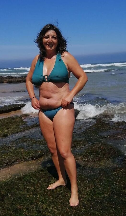 Milf Silvia T in vacations - comment and rate