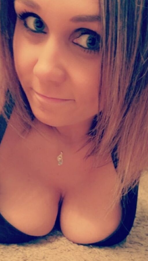 Slut wife Donna needs exposing and tributes no