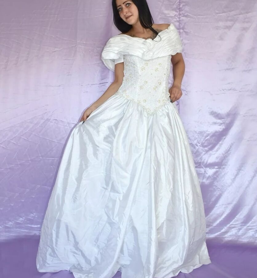Silky wedding bride gowns &amp; dresses