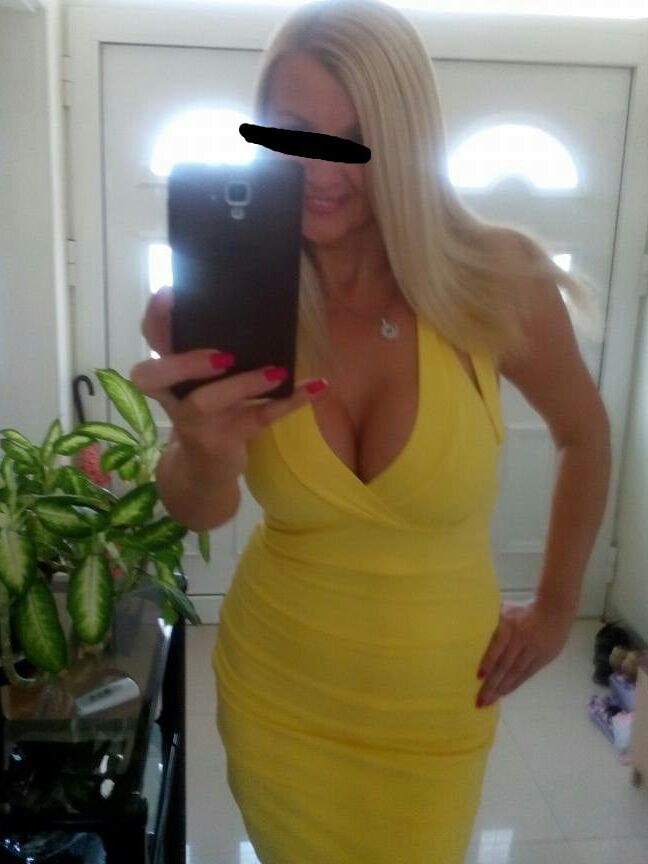 My Blonde Bimbo Mom Stolen Pics ONLY FOR BIG BLACK COCKS