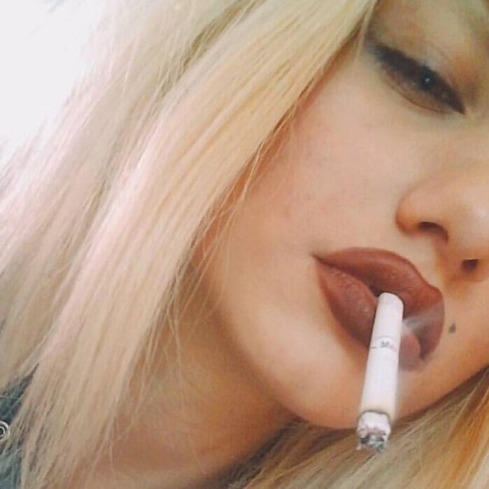 Smoking girls from Instagram and Tumblr