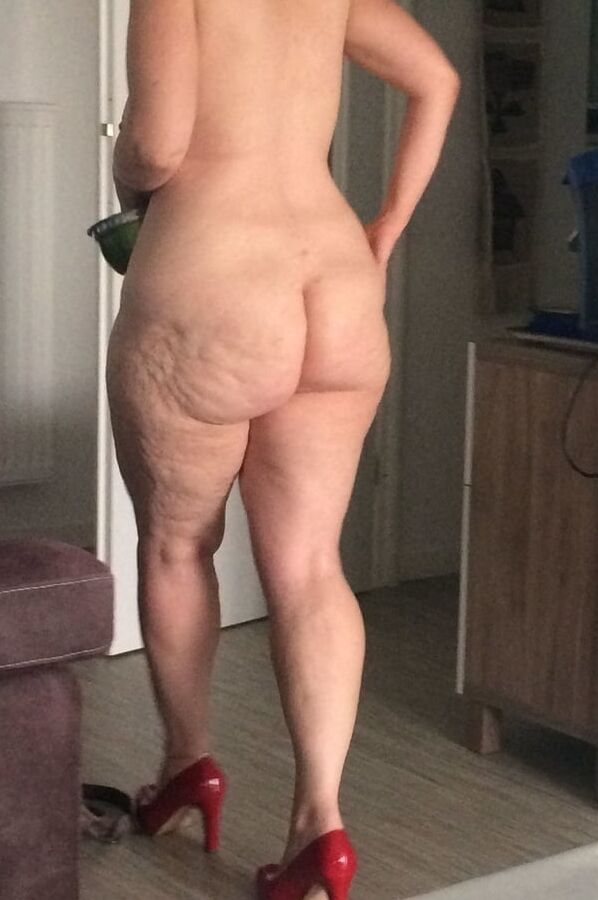 Sexy thicker theighs and cellulite ladies