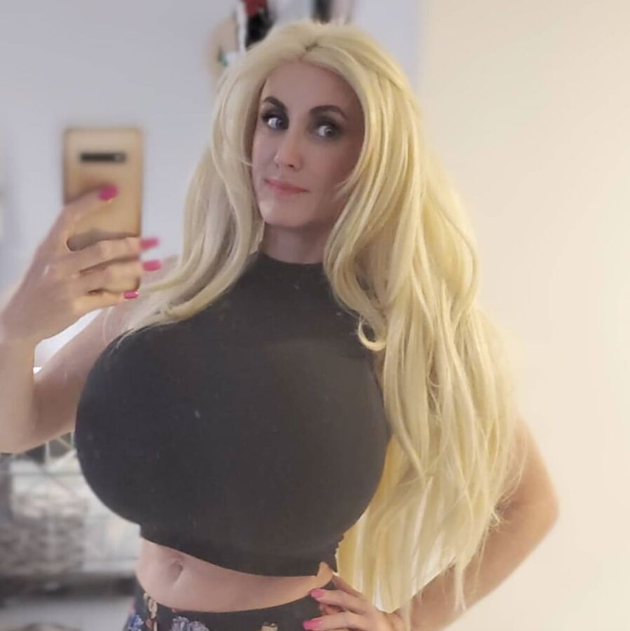 tammy huge fake tits insta