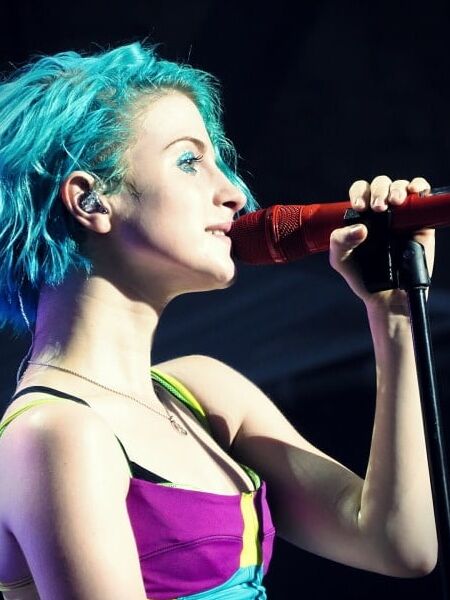 Hayley Williams just begging for it!