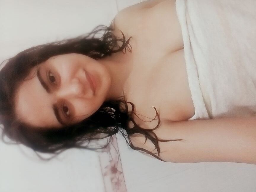 Desi Paki huge boob college girl nudes leaked by bad bf
