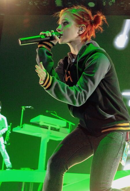 Hayley Williams just begging for it!