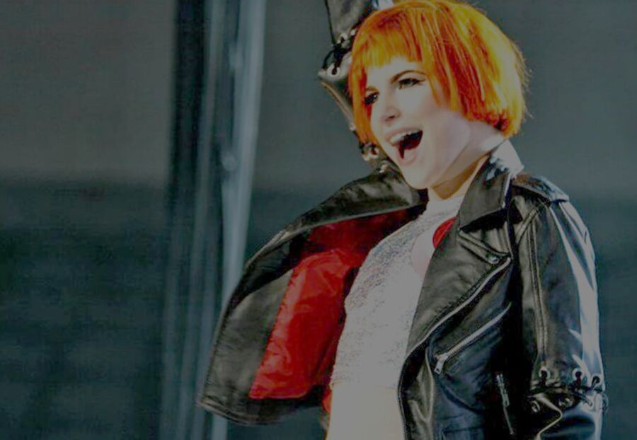 Hayley Williams just begging for it!