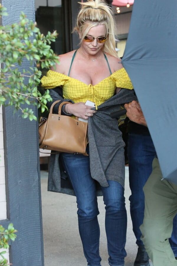 britney spears out and about