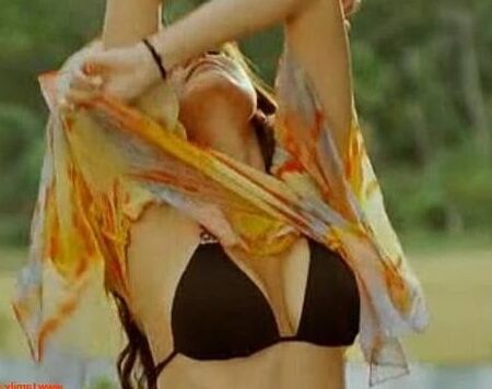 Anushka sharma in bikini sexy hot