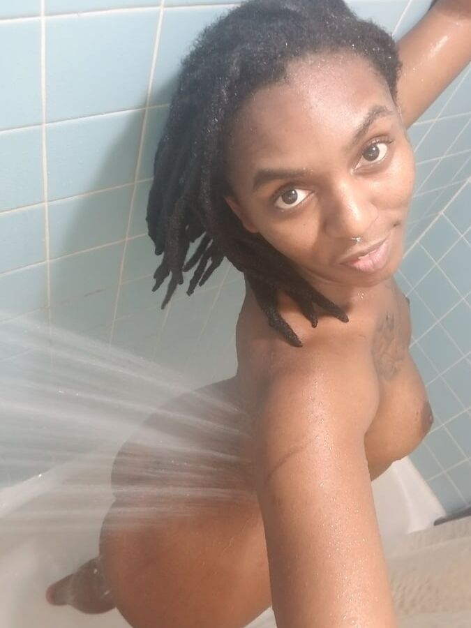 black beauty in her bathroom, Bath Shower