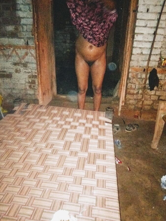 Indian desi villger wife bathing hot nude pic