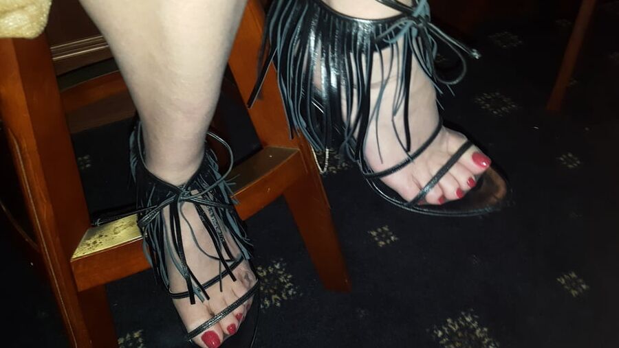Cum on my shoes and toes boys!