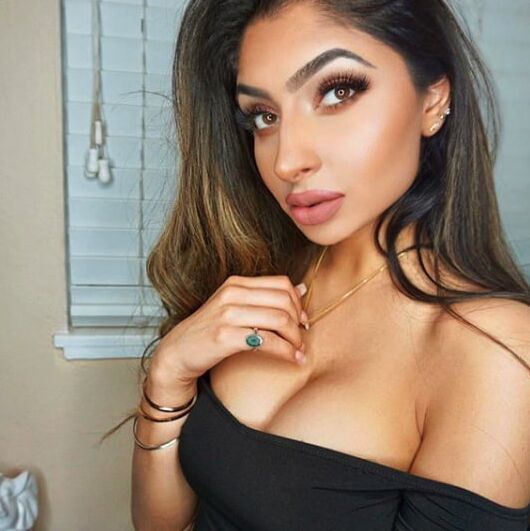 Big tits Indian sikh slut with blow job lips