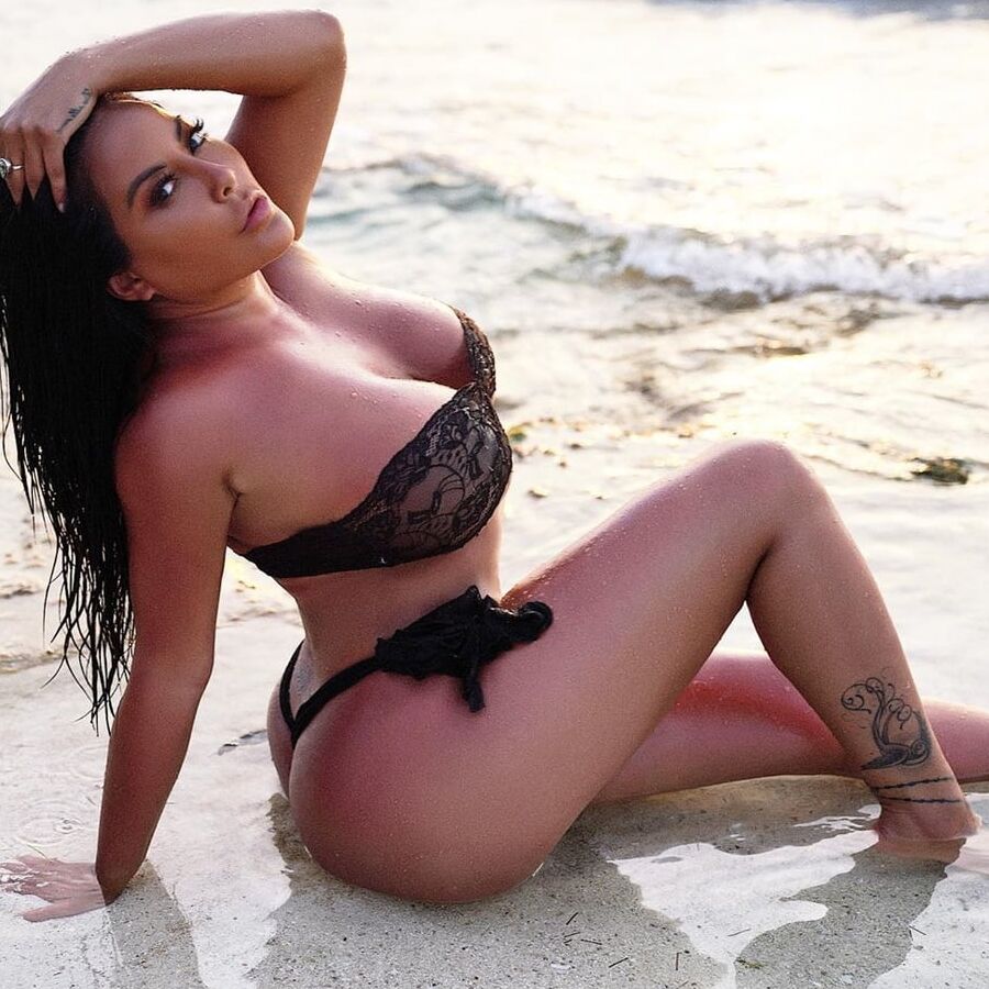 Kiara Mia Hot Latina Mature Big Butt Porn Star