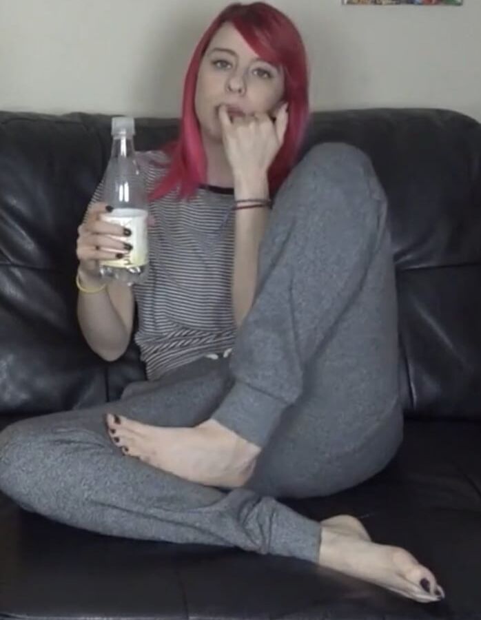 How would you fuck slut Carly Incontro