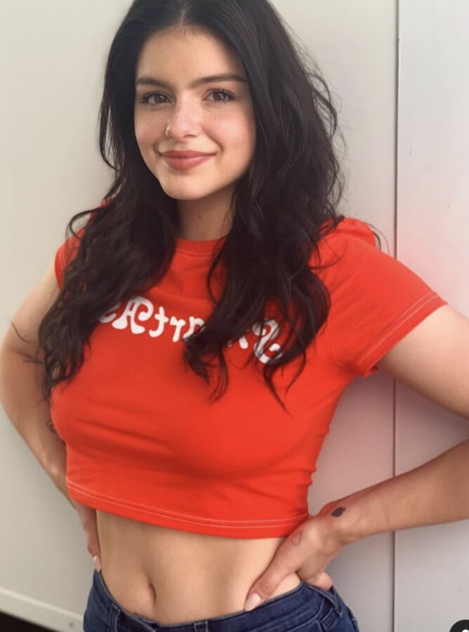 Ariel Winter - Would you give this slut a thick cum facial