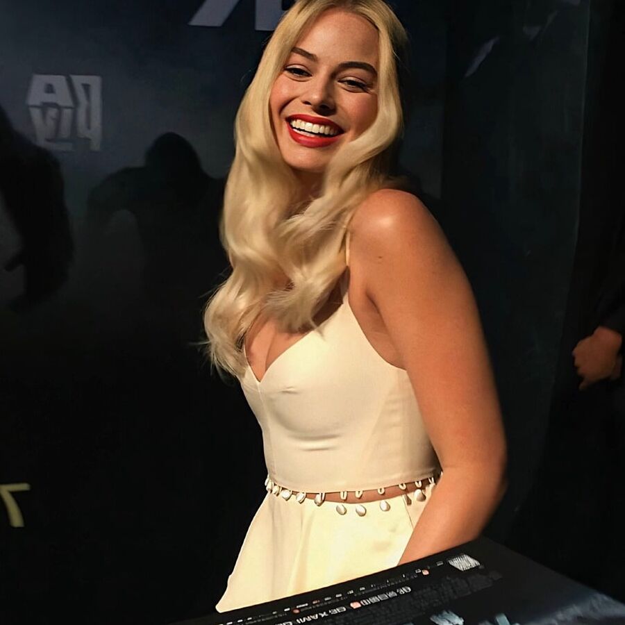 Margot Robbie hot