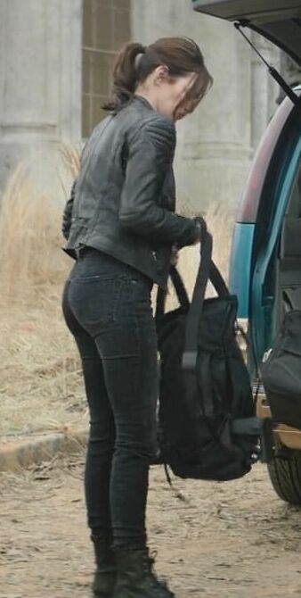 Emma Stone juicy ass screencaps from Zombieland