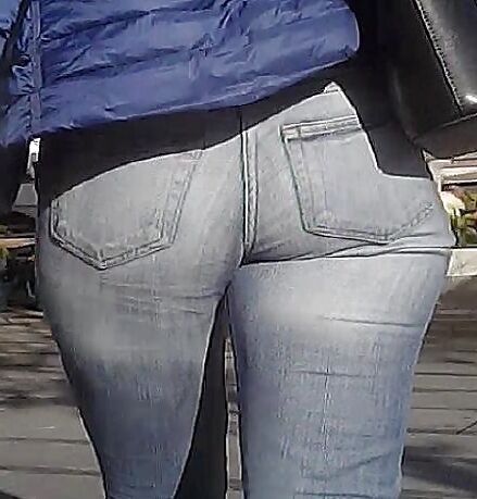 Big Booty Milf in JEANS