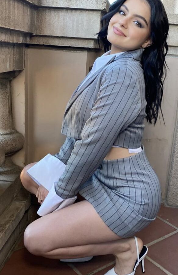 Ariel Winter - Would you give this slut a thick cum facial