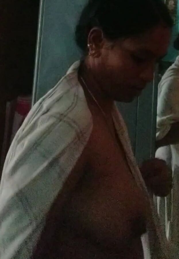 Desi village bhabhi boobs